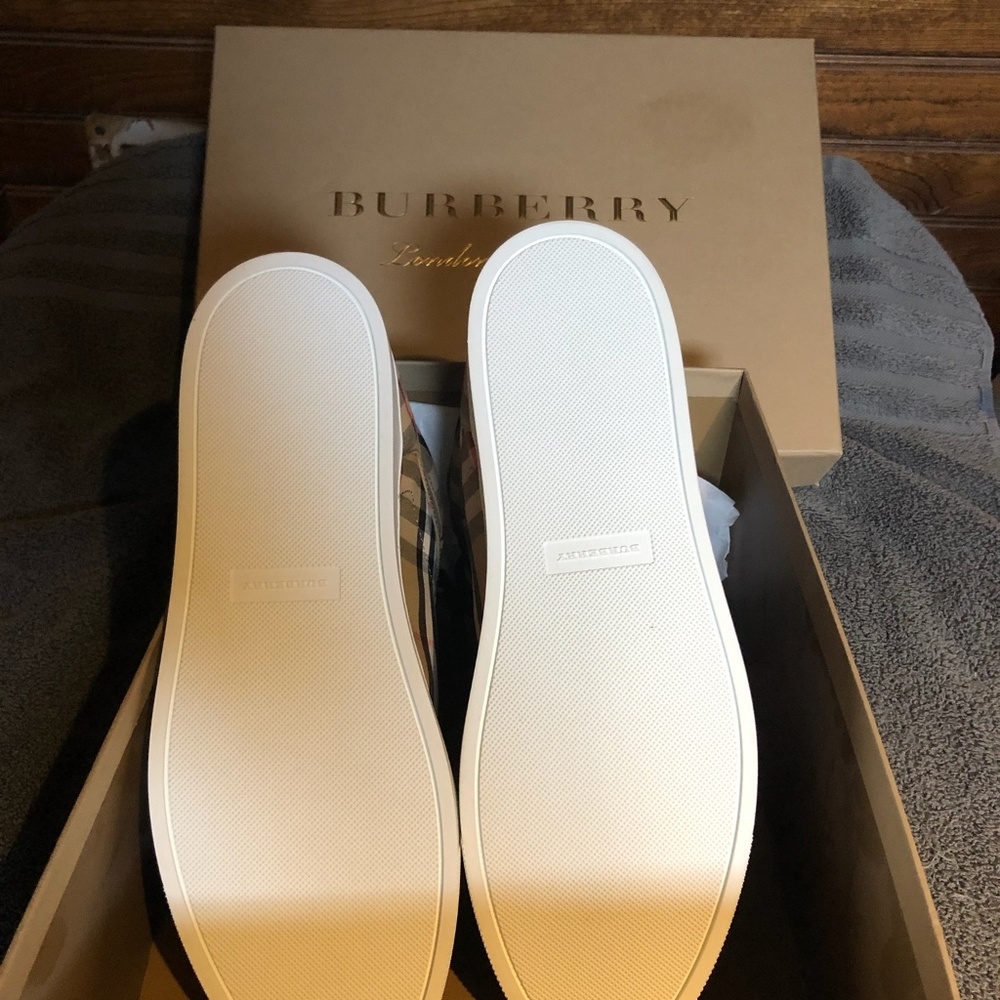 Men's Burberry Shoes - Picture 3 of 4